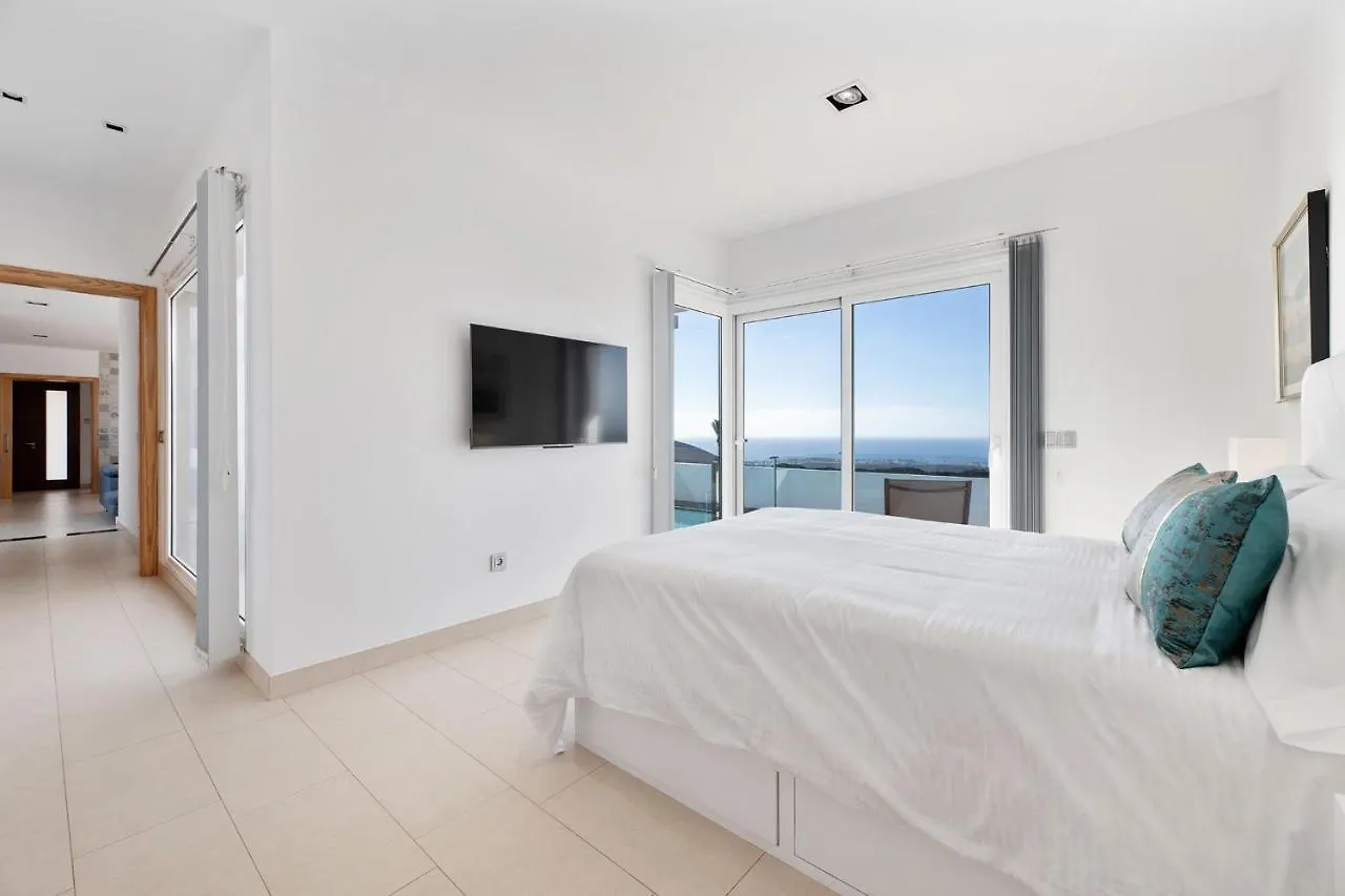 Suite Isabela Tias 0*,  Spain